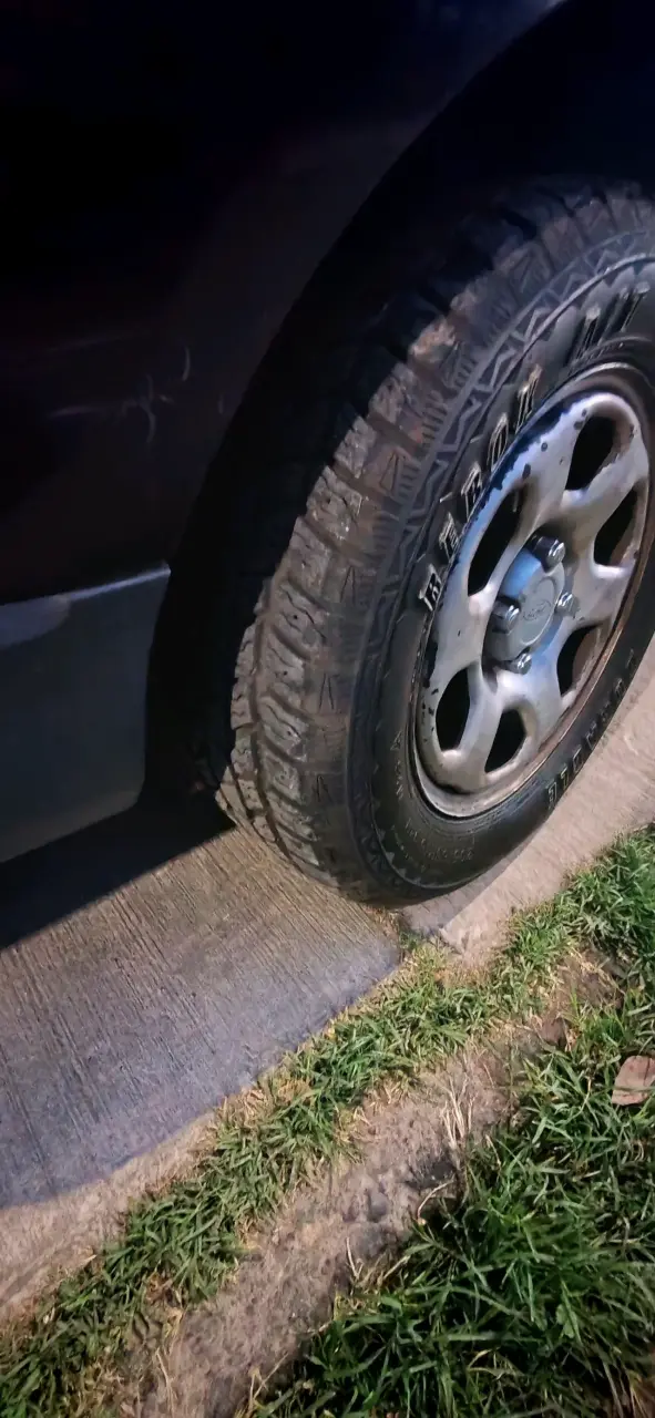 Auto SUV negro en buen estado - 2