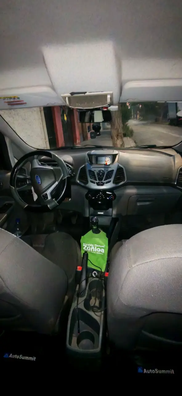 Auto SUV negro en buen estado - 3