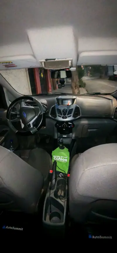 Auto SUV negro en buen estado - miniatura 3