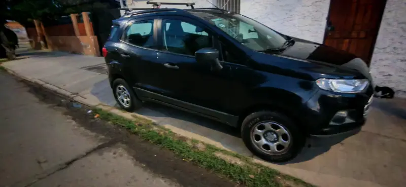 Auto SUV negro en buen estado - 6