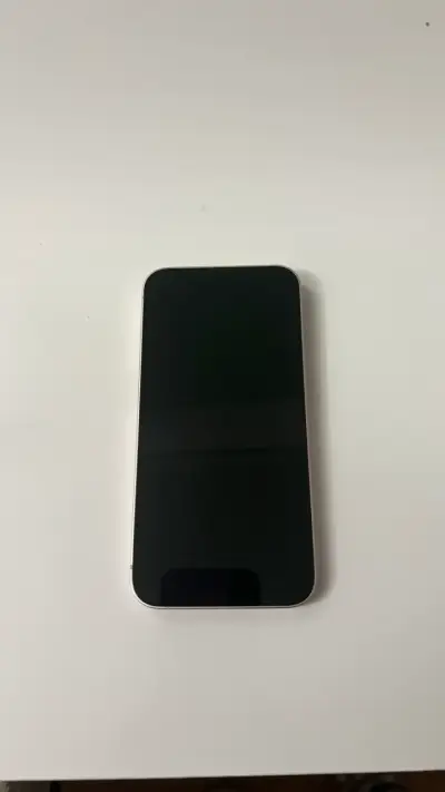 IPhone 13 en buen estado - miniatura 1