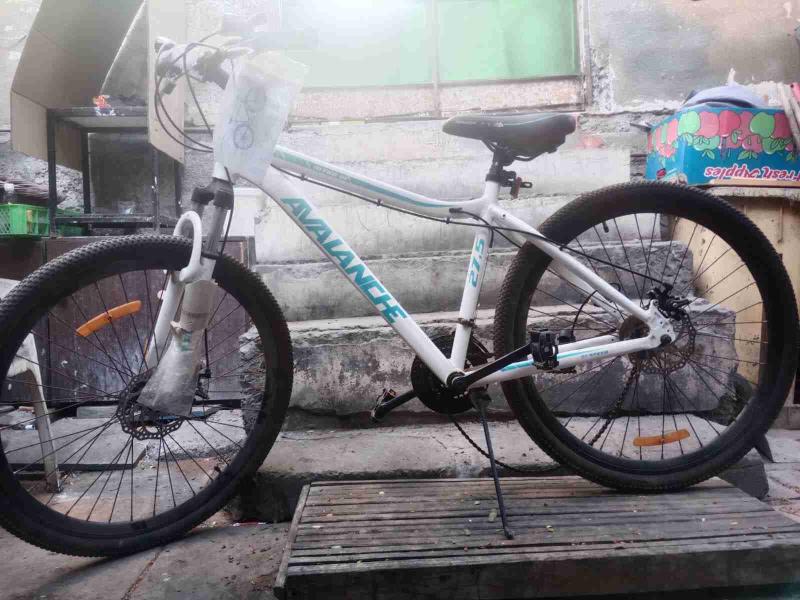 Bicicleta de montaña blanca - 2
