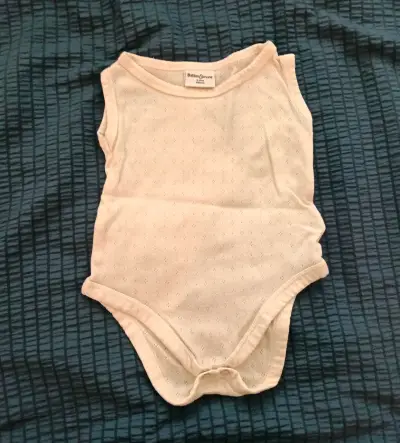 Body de bebé blanco sin mangas (niña) - miniatura 6