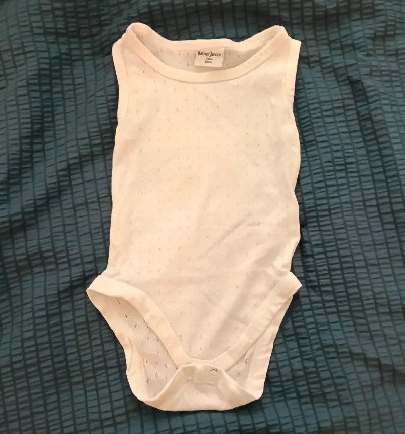 Body de bebé blanco sin mangas (niña) - 9