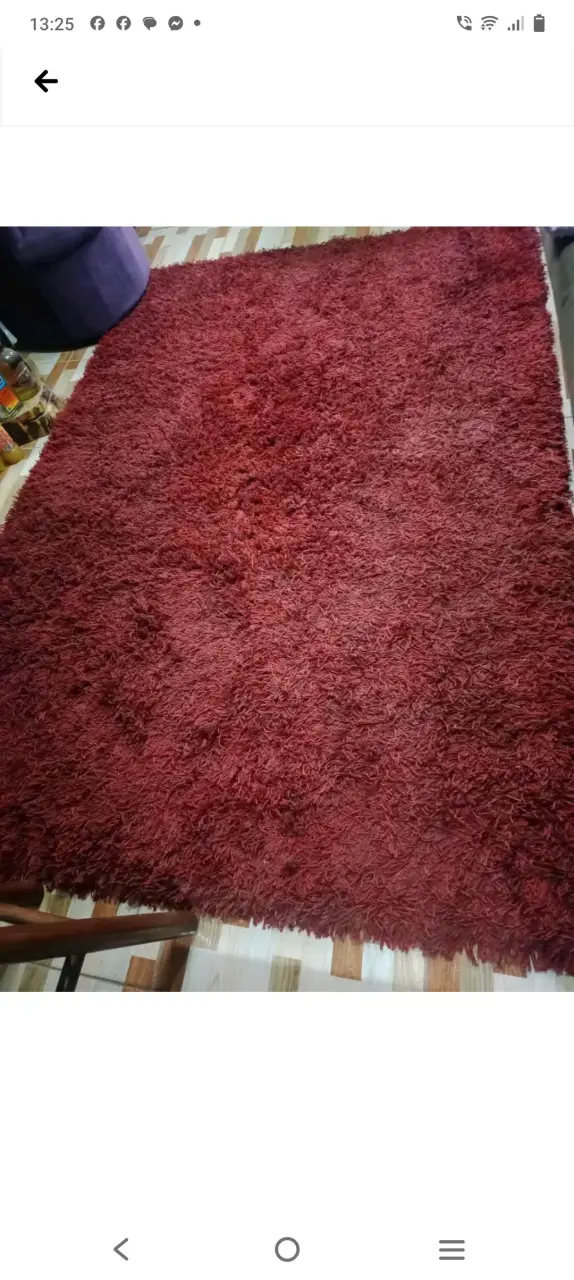Alfombra roja peluda