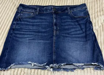 Falda de mezclilla talla 46/48 American Eagle - miniatura 1