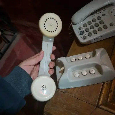 Teléfono fijo vintage beige - miniatura 1