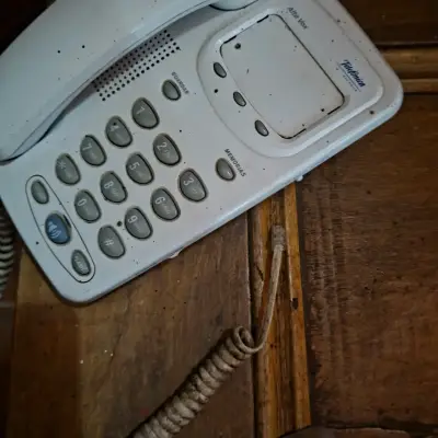 Teléfono fijo blanco antiguo - miniatura 3