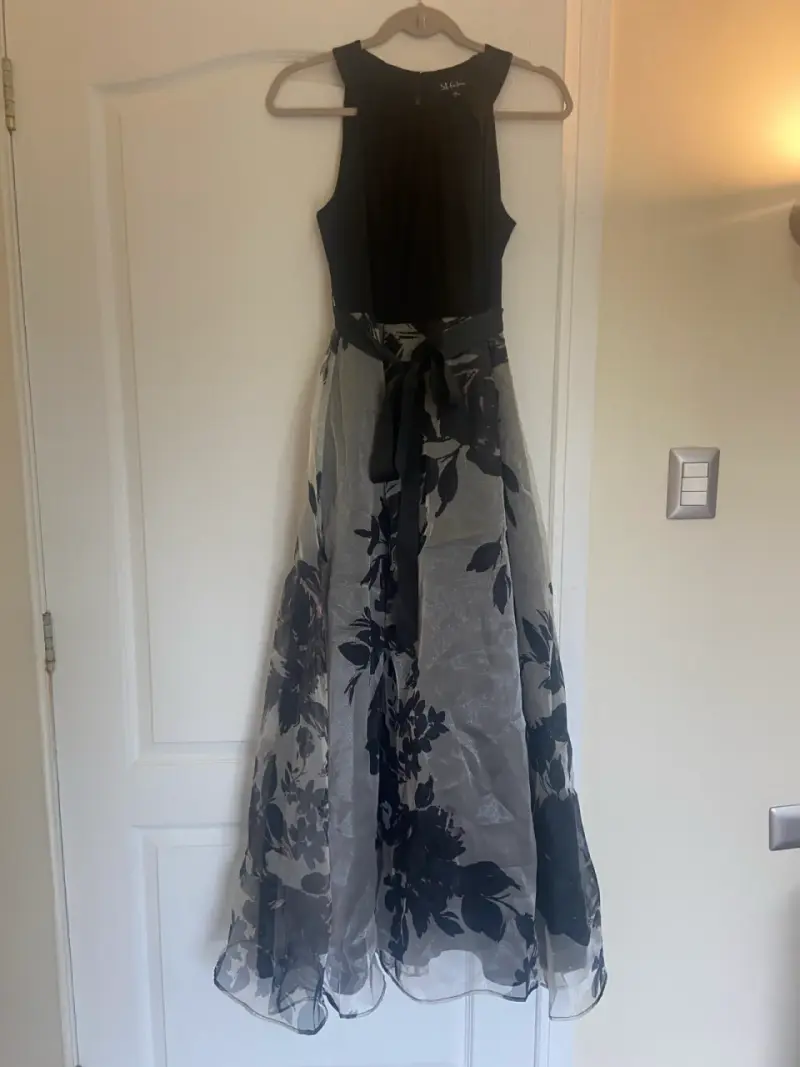 Vestido largo floral negro
