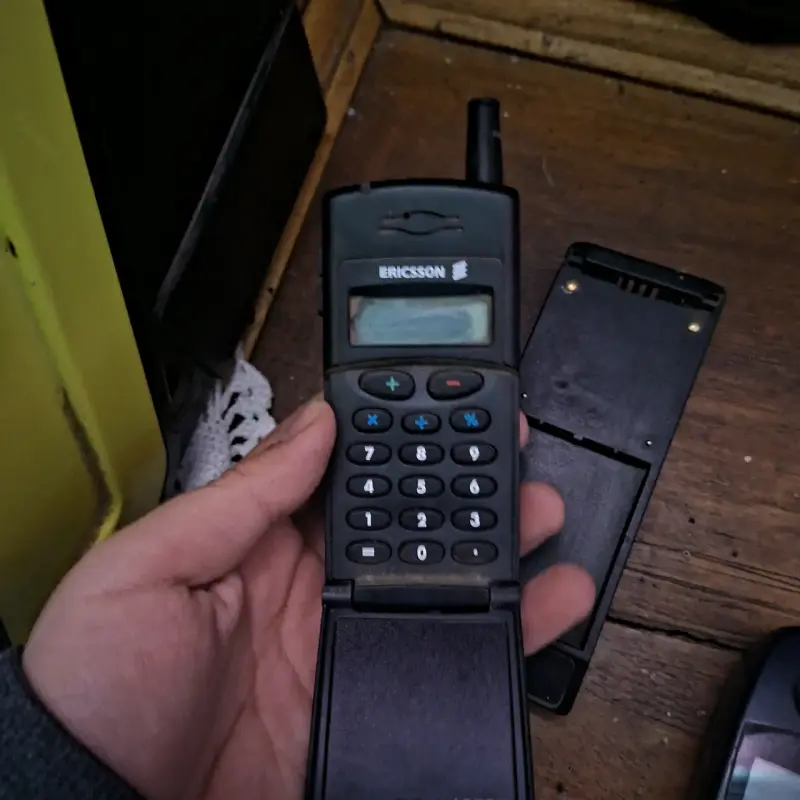 Teléfono Ericsson clásico - 1