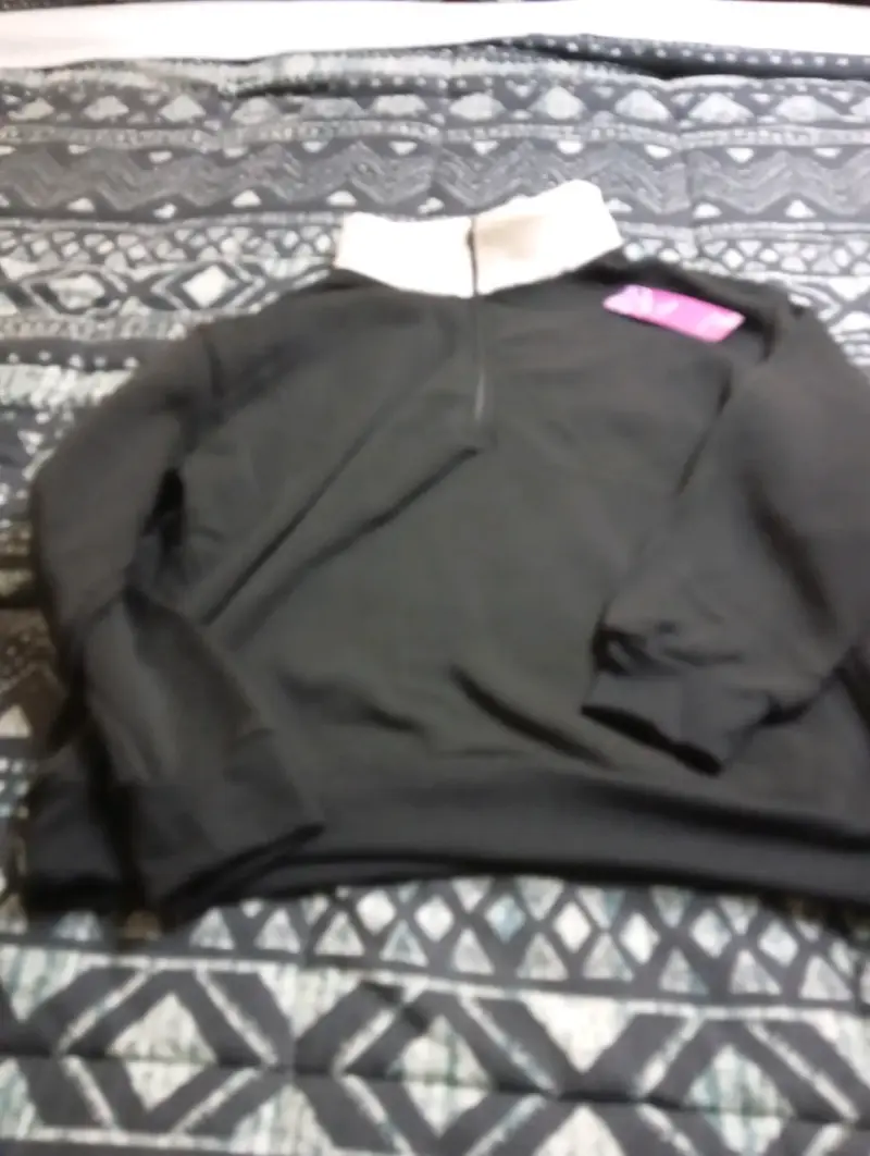 Polar negro con cuello alto