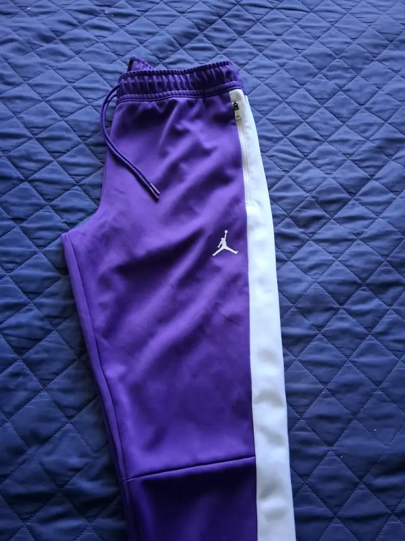 Buzo jogger marca Jordan mujer - 1