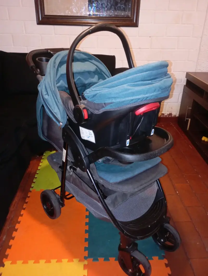 Coche Bebesit azul con huevito - 3