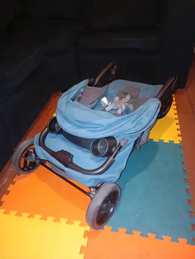 Coche Bebesit azul con huevito - miniatura 4