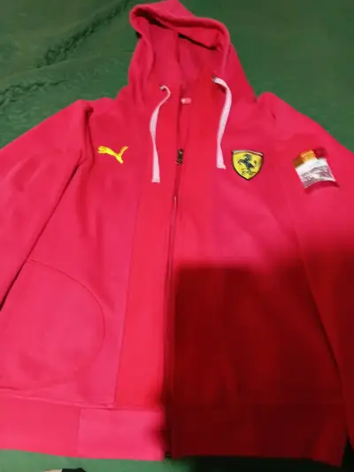 Polerón rojo con capucha y logos - miniatura 1