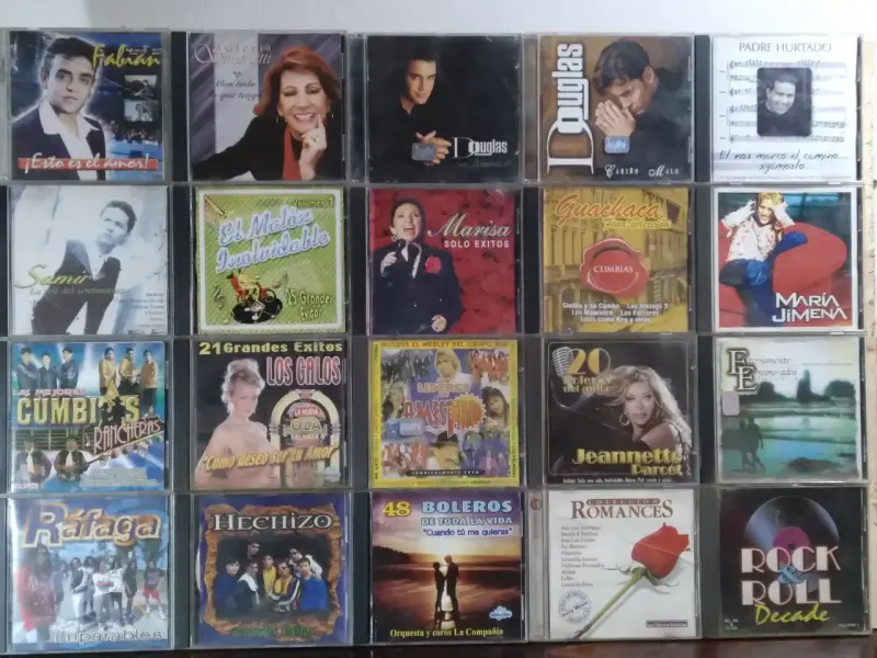 Lote de CDs musicales variados