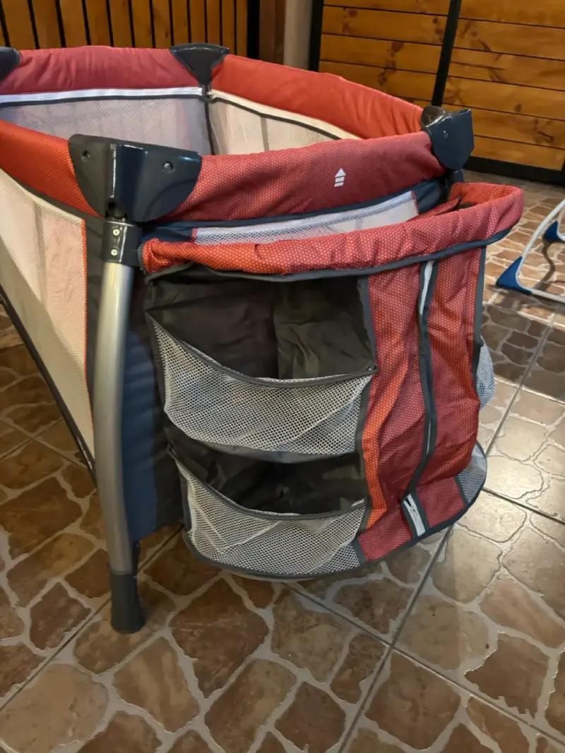 Cuna plegable roja con bolso infanti - 5