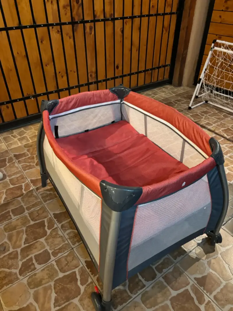 Cuna plegable roja con bolso infanti - 6