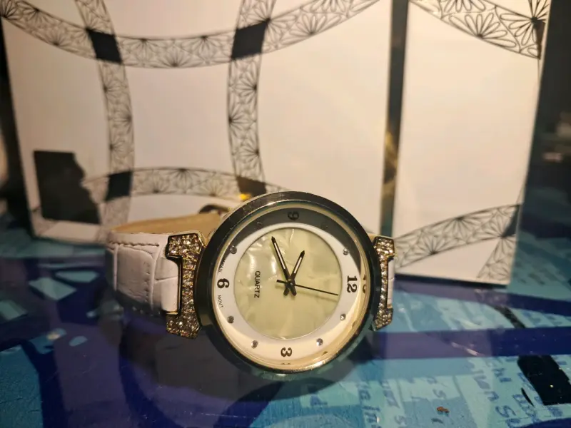 Reloj de pulsera cuarzo blanco - 1