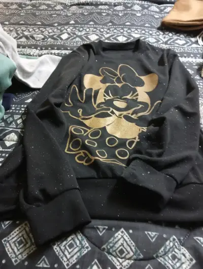 Polera negra con mariposas - miniatura 4