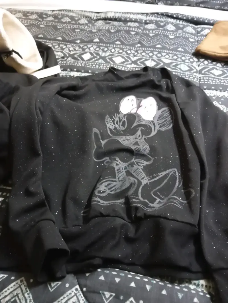 Polera negra con mariposas - 6