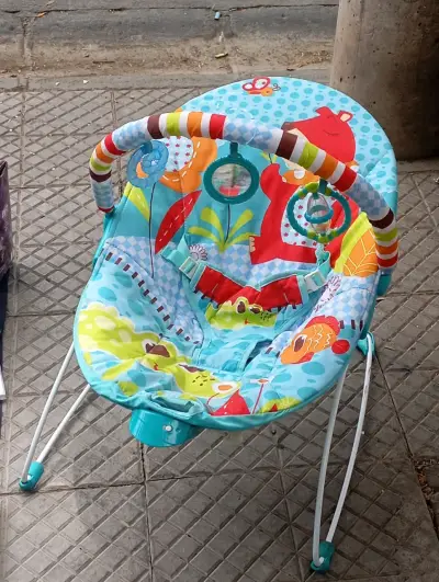 Silla mecedora para bebé colorida - miniatura 3