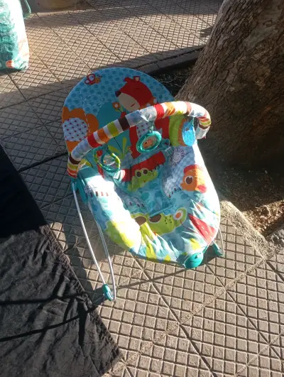 Silla mecedora para bebé colorida - miniatura 4