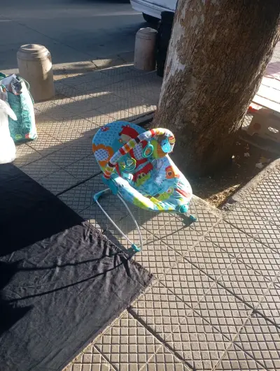 Silla mecedora para bebé colorida - miniatura 5