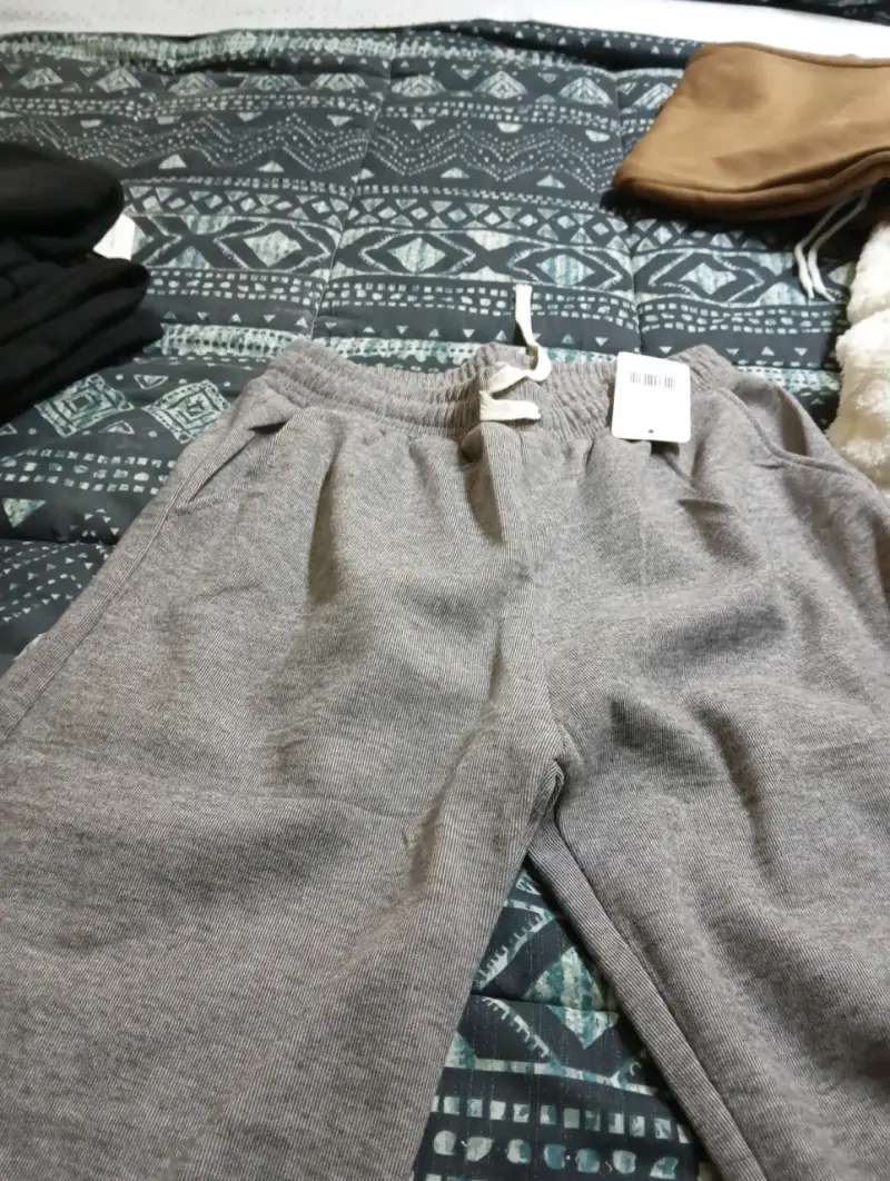 Pantalones cómodos gris claro