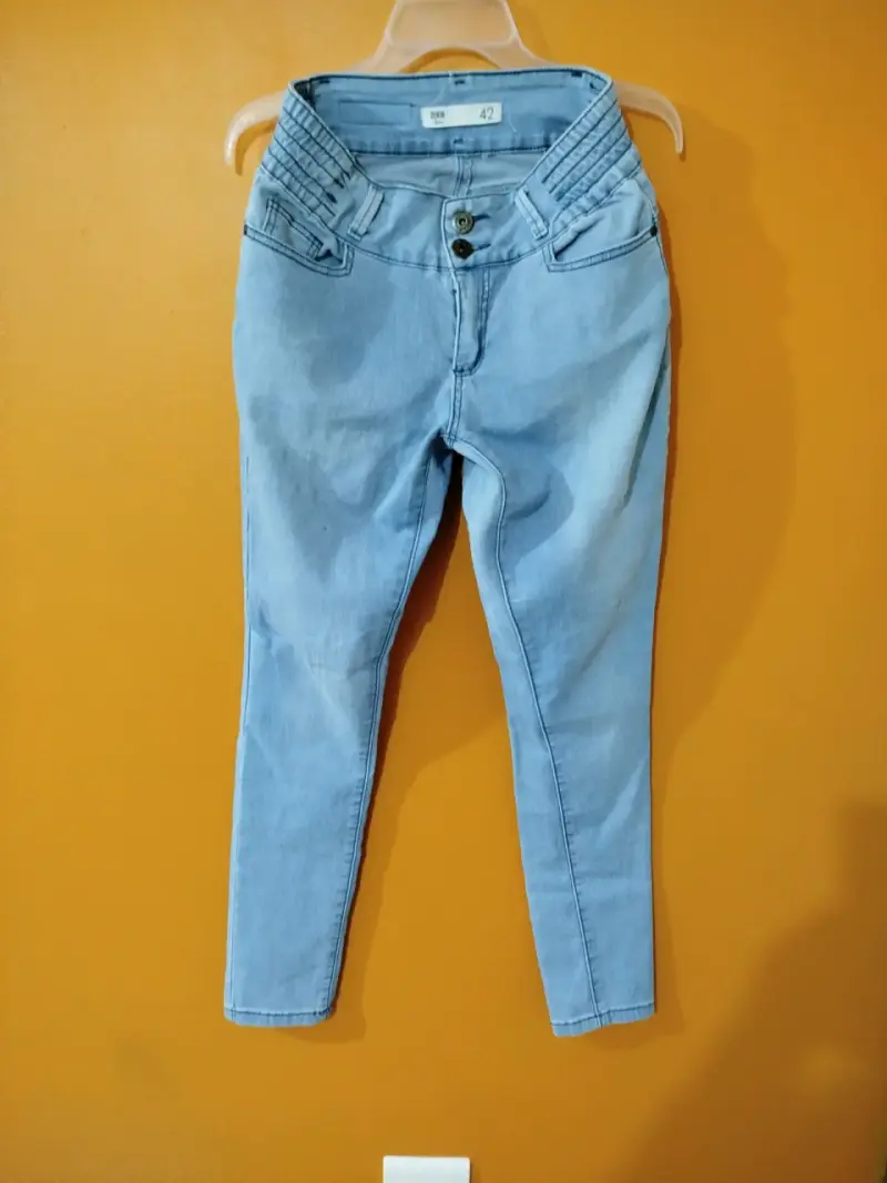 Jeans celestes talla 42 - 1