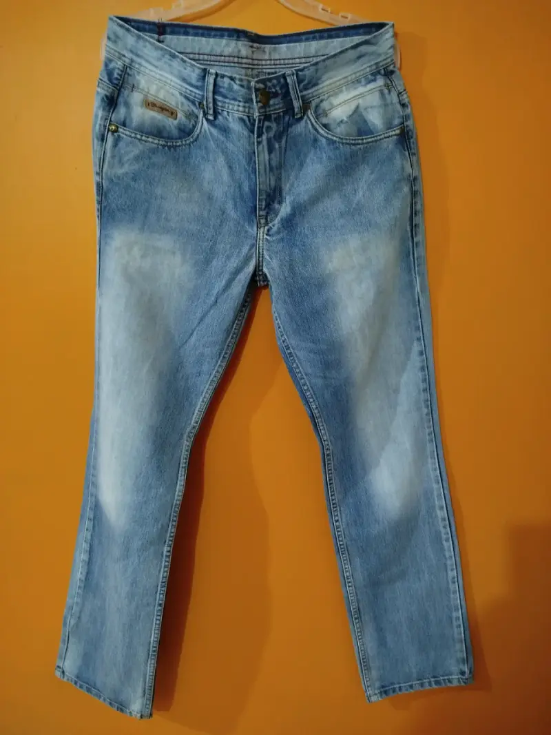 Jeans azul claro desgastados - 1