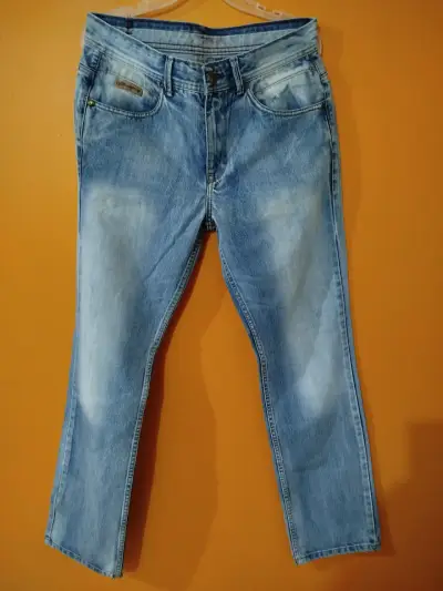 Jeans azul claro desgastados - miniatura 1