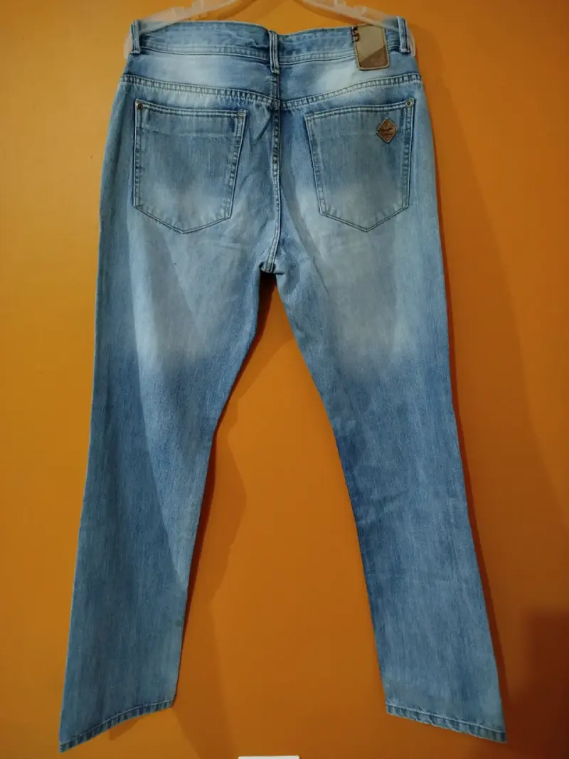 Jeans azul claro desgastados - 2