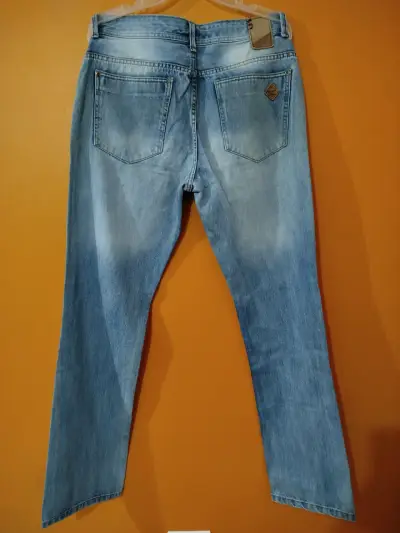 Jeans azul claro desgastados - miniatura 2