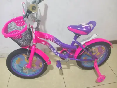 Bicicleta infantil rosada - miniatura 3