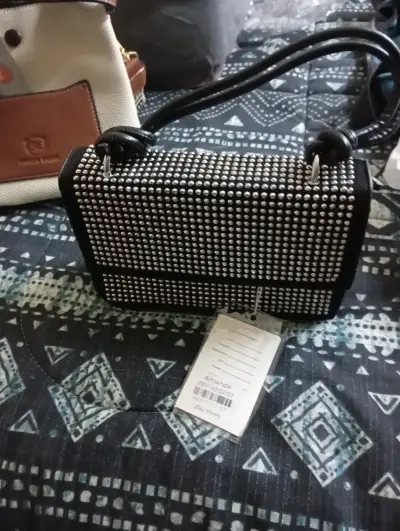 Cartera negra con brillantes - miniatura 1