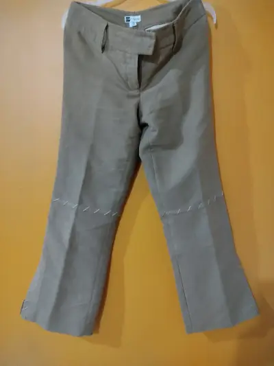 Pantalones beige con detalles laterales - miniatura 1