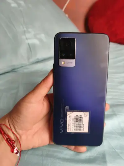 Smartphone con pantalla grande - miniatura 2