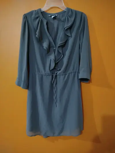 Vestido azul con volantes - miniatura 1