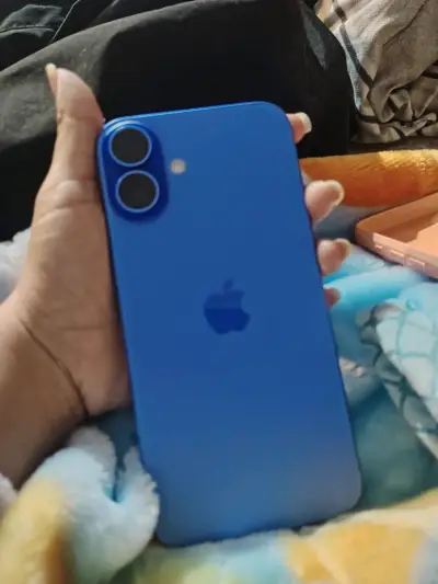 iPhone 16 plus azul en buenas condiciones - miniatura 1