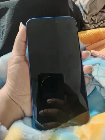 iPhone 16 plus azul en buenas condiciones - miniatura 5