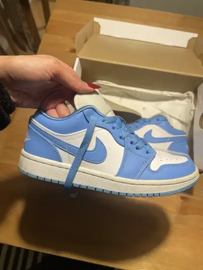 Zapatillas Nike Air Jordan Low UNC - miniatura 3