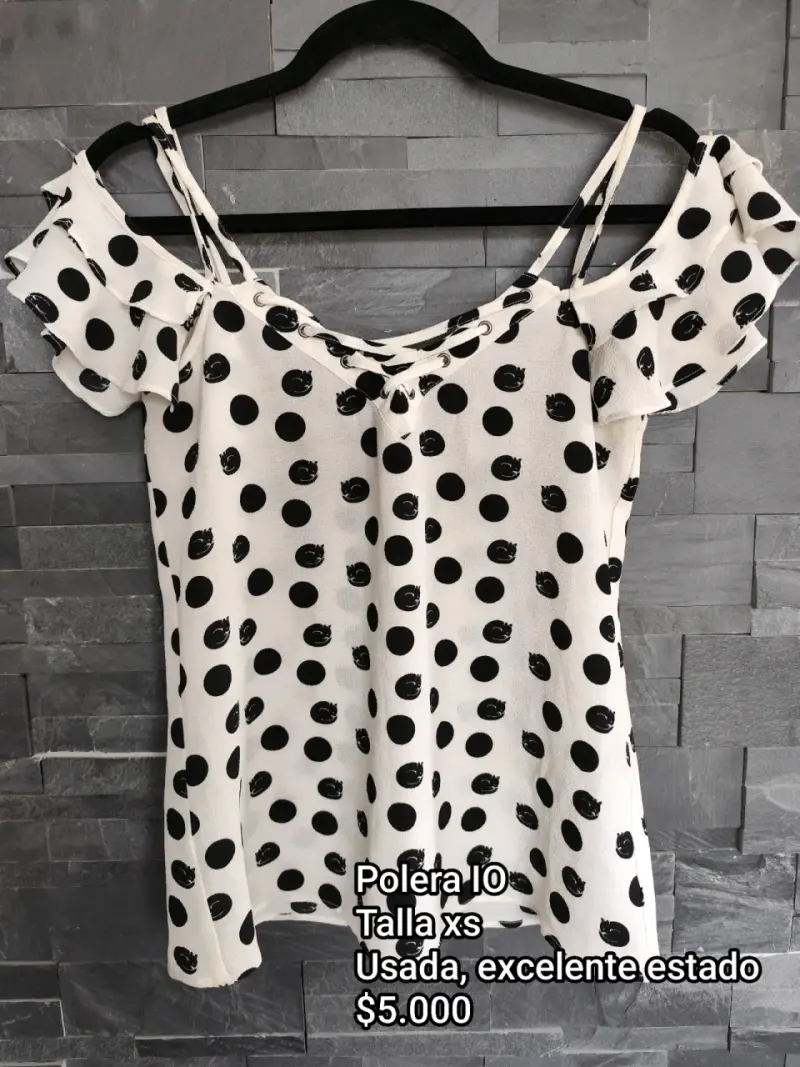 Blusa blanca con lunares