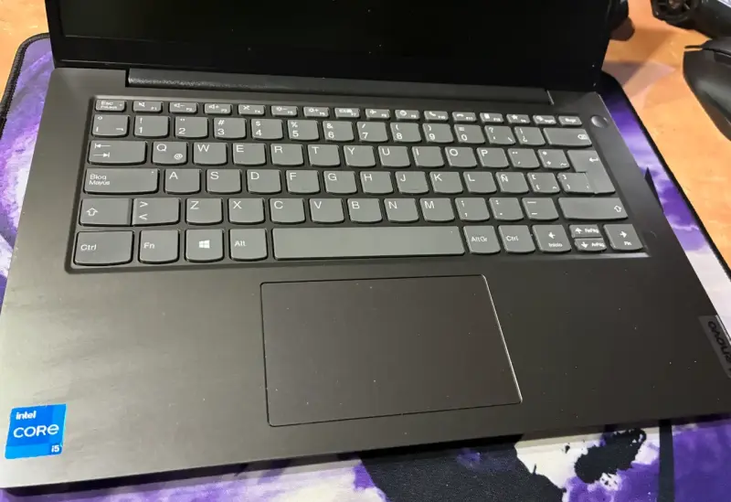 Lenovo v14 v2 I5-1135g7 12gb ram 256ssd - 2