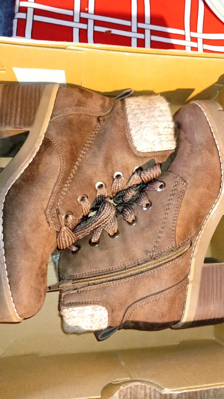Botines marrones con chiporro