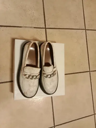 Mocasines blancos con cadena - miniatura 5