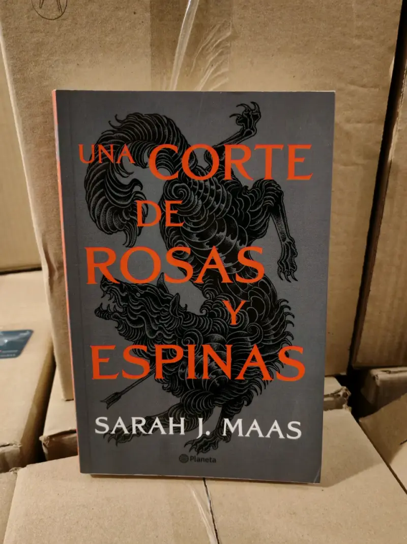 Libro 'Una Corte de Rosas y Espinas' - 1
