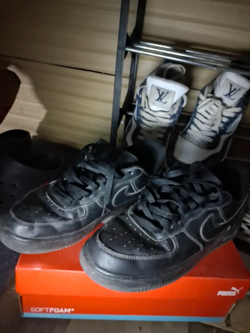 Zapatillas negras deportivas - 1