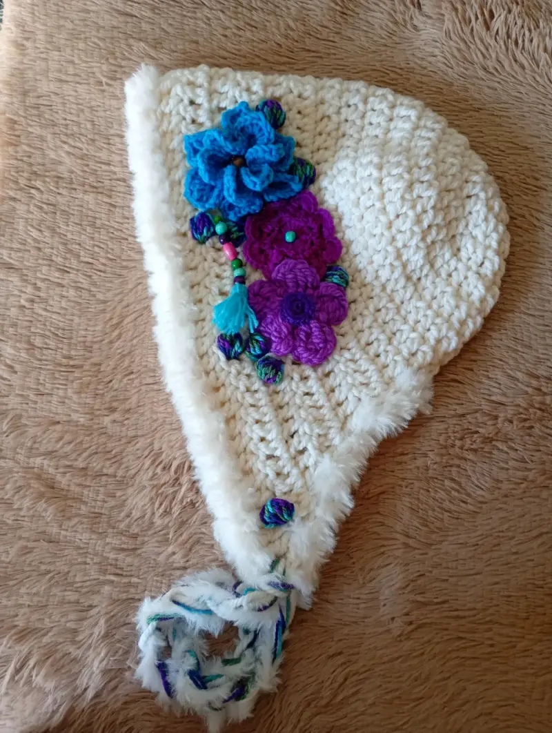 Gorro tejido con flor - 2