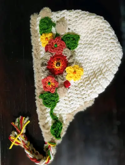 Gorro tejido con flor - miniatura 3
